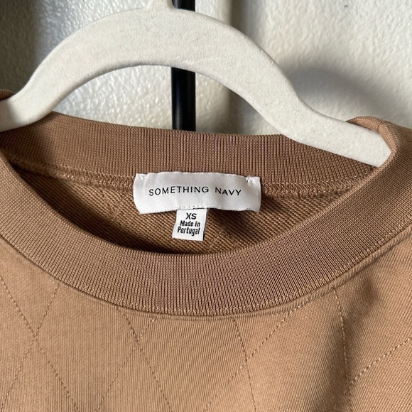 Something Navy Tan quilted fleece pullover crew neck cropped sweatshirt top - Picture 4 of 6